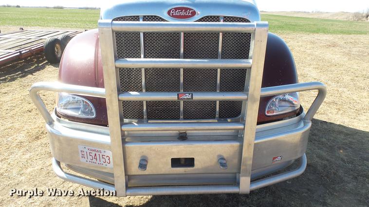image for item DC0694 2007 Peterbilt 386 semi truck