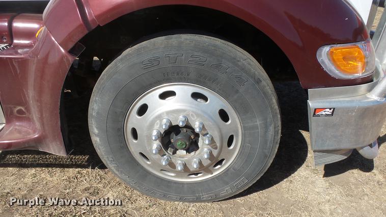 image for item DC0694 2007 Peterbilt 386 semi truck