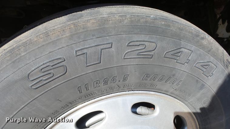 image for item DC0694 2007 Peterbilt 386 semi truck