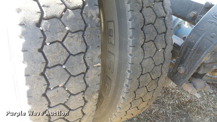 image for item DC0694 2007 Peterbilt 386 semi truck