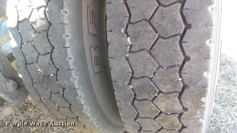 image for item DC0694 2007 Peterbilt 386 semi truck