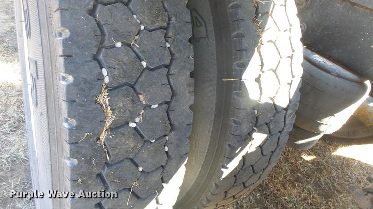 image for item DC0694 2007 Peterbilt 386 semi truck