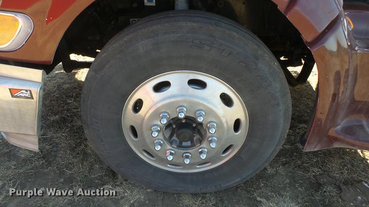 image for item DC0694 2007 Peterbilt 386 semi truck