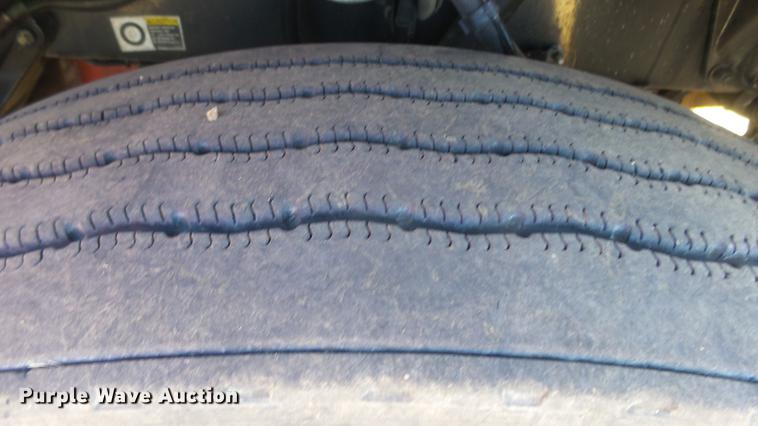 image for item DC0694 2007 Peterbilt 386 semi truck