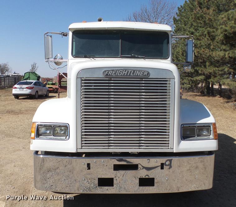 image for item DC0706 1993 Freightliner FLD120 semi truck
