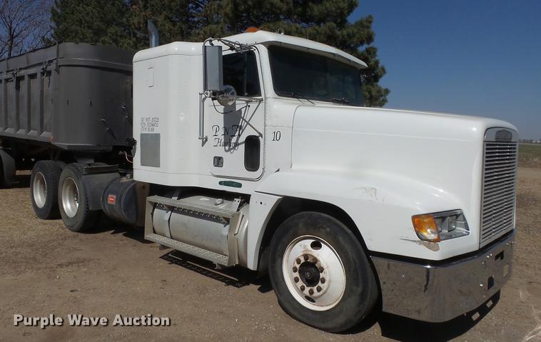 image for item DC0706 1993 Freightliner FLD120 semi truck