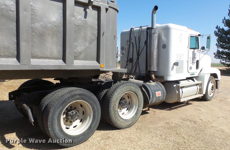 image for item DC0706 1993 Freightliner FLD120 semi truck