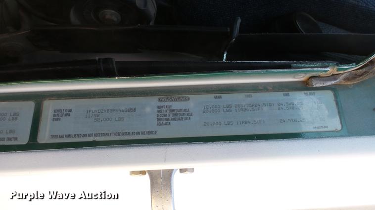 image for item DC0706 1993 Freightliner FLD120 semi truck