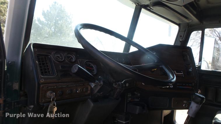 image for item DC0706 1993 Freightliner FLD120 semi truck