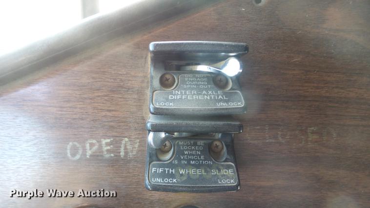 image for item DC0706 1993 Freightliner FLD120 semi truck