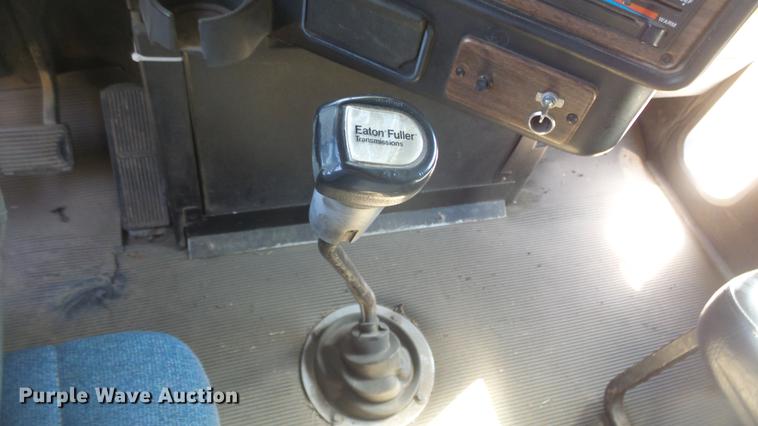 image for item DC0706 1993 Freightliner FLD120 semi truck