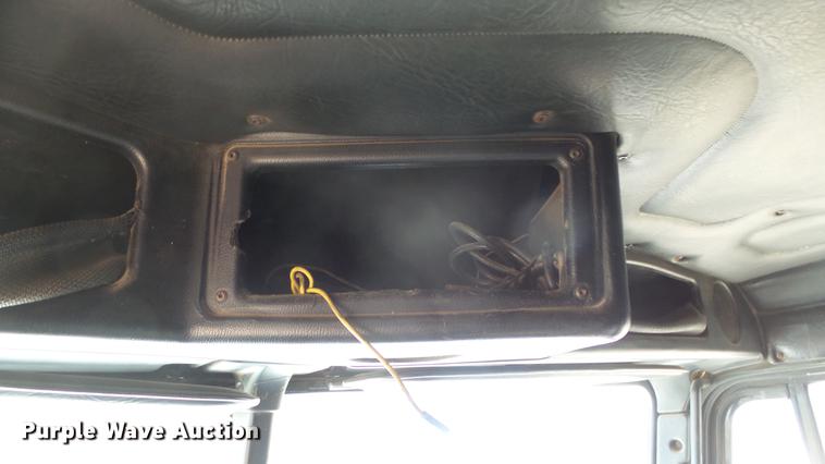 image for item DC0706 1993 Freightliner FLD120 semi truck