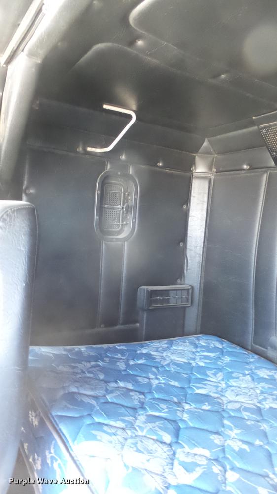 image for item DC0706 1993 Freightliner FLD120 semi truck