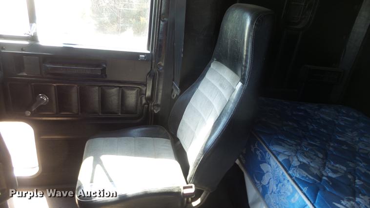 image for item DC0706 1993 Freightliner FLD120 semi truck