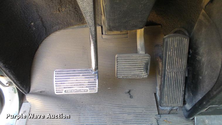 image for item DC0706 1993 Freightliner FLD120 semi truck