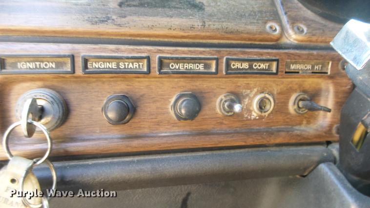 image for item DC0706 1993 Freightliner FLD120 semi truck