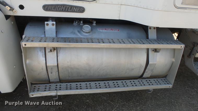 image for item DC0706 1993 Freightliner FLD120 semi truck