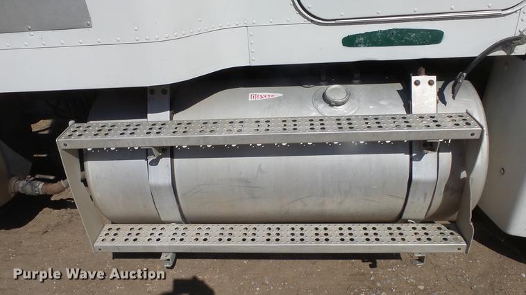 image for item DC0706 1993 Freightliner FLD120 semi truck