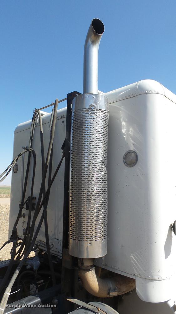 image for item DC0706 1993 Freightliner FLD120 semi truck