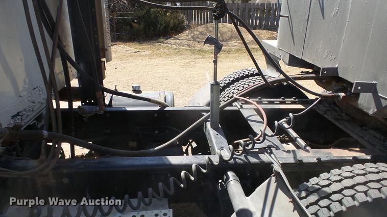 image for item DC0706 1993 Freightliner FLD120 semi truck