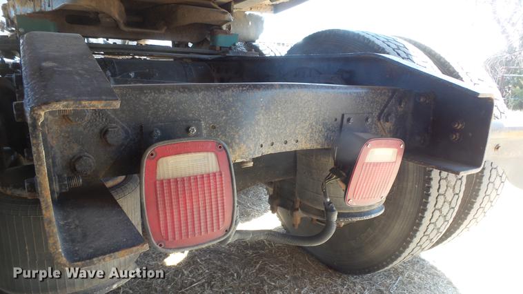 image for item DC0706 1993 Freightliner FLD120 semi truck