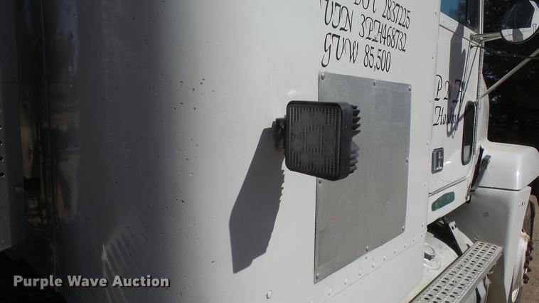 image for item DC0706 1993 Freightliner FLD120 semi truck