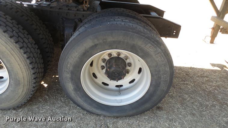 image for item DC0706 1993 Freightliner FLD120 semi truck