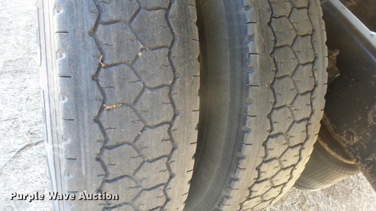 image for item DC0706 1993 Freightliner FLD120 semi truck