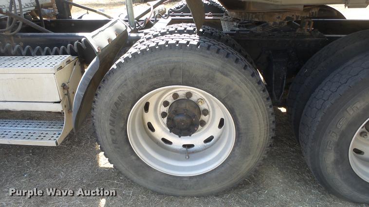 image for item DC0706 1993 Freightliner FLD120 semi truck