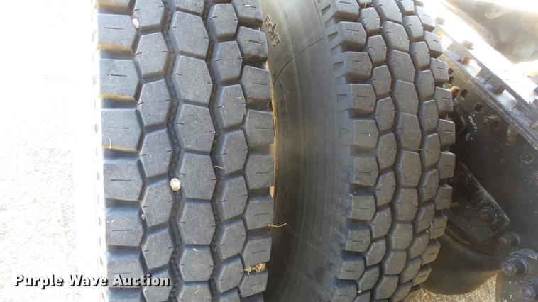 image for item DC0706 1993 Freightliner FLD120 semi truck