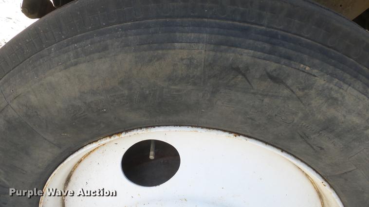 image for item DC0706 1993 Freightliner FLD120 semi truck