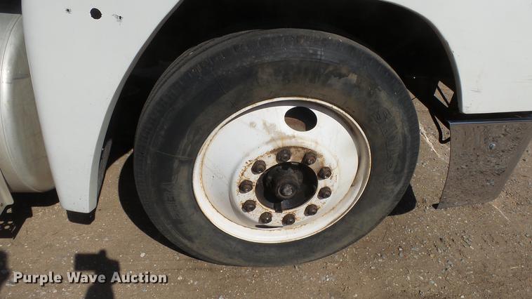 image for item DC0706 1993 Freightliner FLD120 semi truck