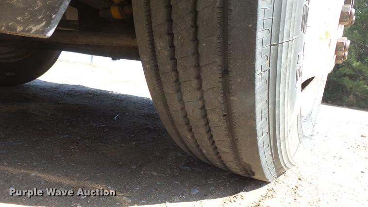 image for item DC0706 1993 Freightliner FLD120 semi truck