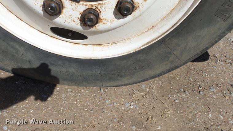 image for item DC0706 1993 Freightliner FLD120 semi truck