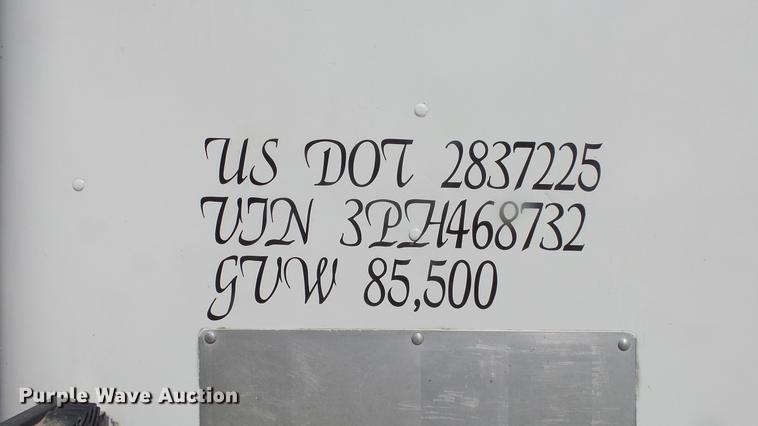 image for item DC0706 1993 Freightliner FLD120 semi truck