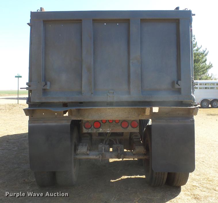 image for item DC0707 1993 Hilbilt end dump trailer