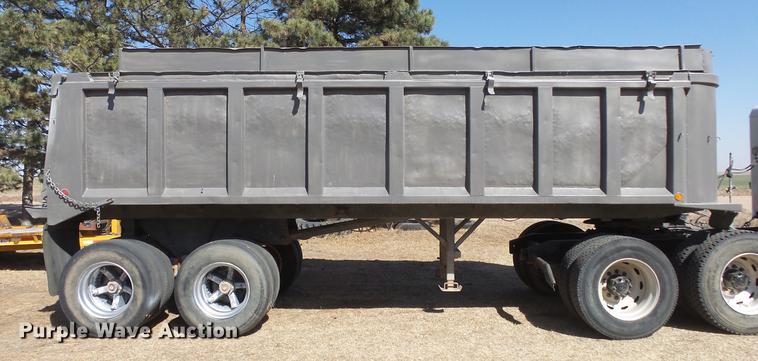 image for item DC0707 1993 Hilbilt end dump trailer