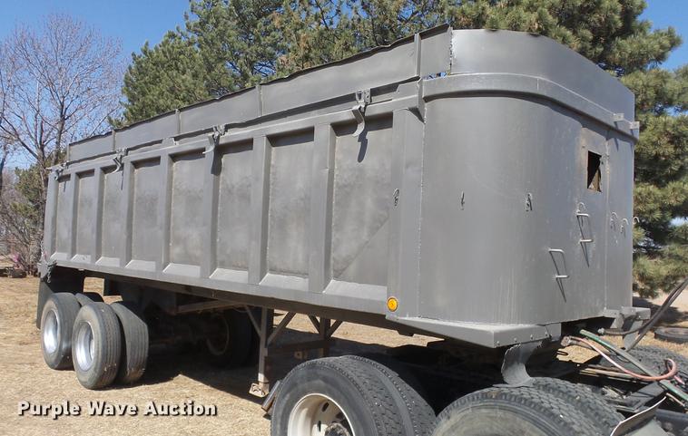 image for item DC0707 1993 Hilbilt end dump trailer