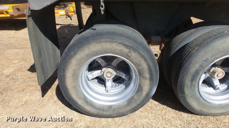 image for item DC0707 1993 Hilbilt end dump trailer