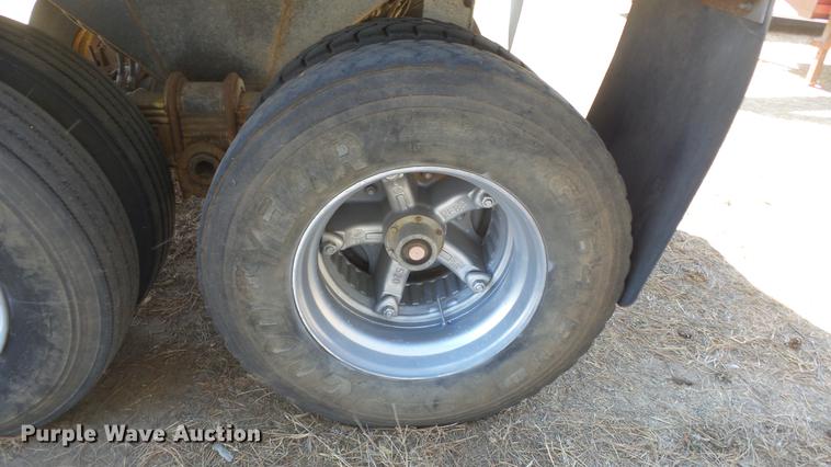 image for item DC0707 1993 Hilbilt end dump trailer