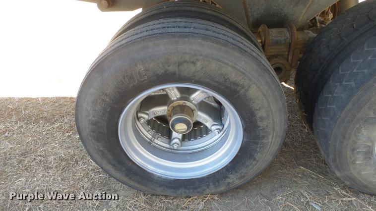 image for item DC0707 1993 Hilbilt end dump trailer