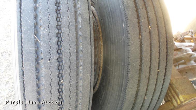 image for item DC0707 1993 Hilbilt end dump trailer