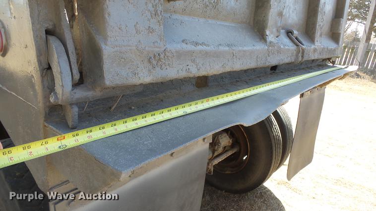 image for item DC0707 1993 Hilbilt end dump trailer