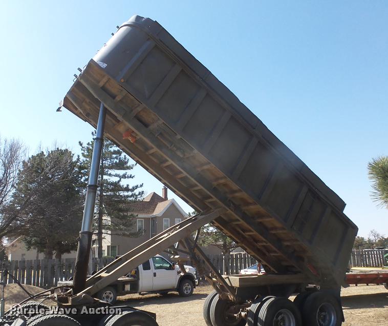 image for item DC0707 1993 Hilbilt end dump trailer