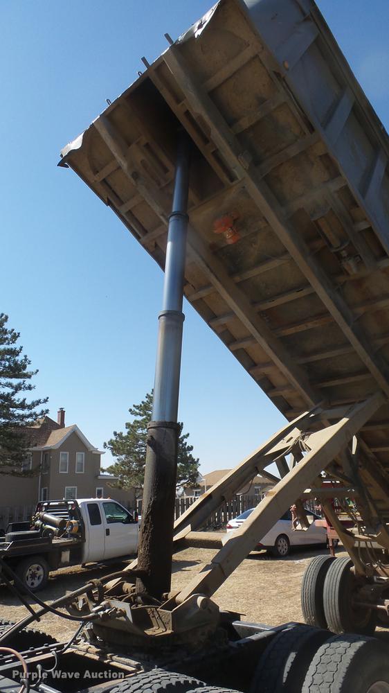 image for item DC0707 1993 Hilbilt end dump trailer