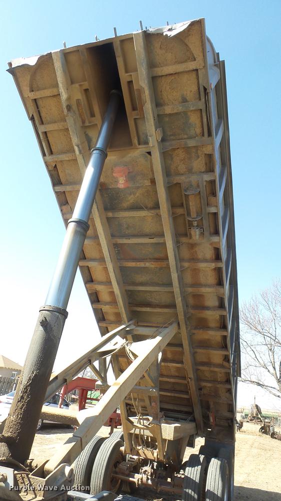 image for item DC0707 1993 Hilbilt end dump trailer