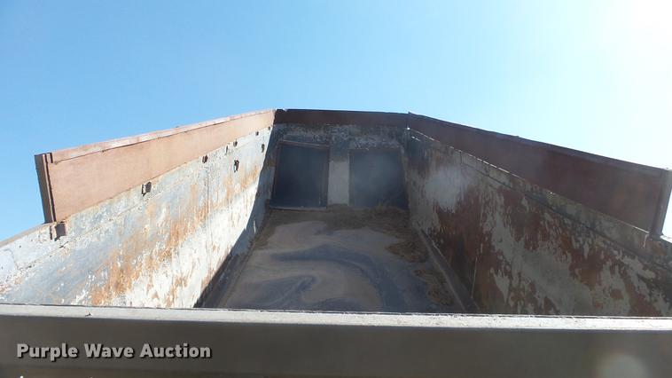 image for item DC0707 1993 Hilbilt end dump trailer