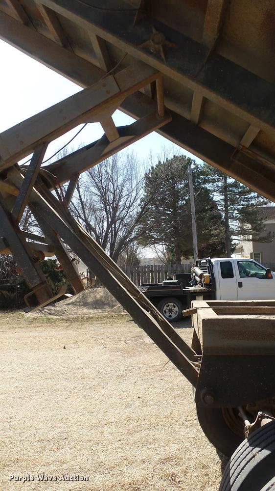 image for item DC0707 1993 Hilbilt end dump trailer