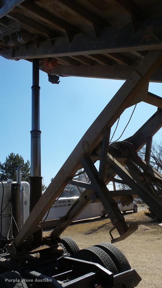 image for item DC0707 1993 Hilbilt end dump trailer