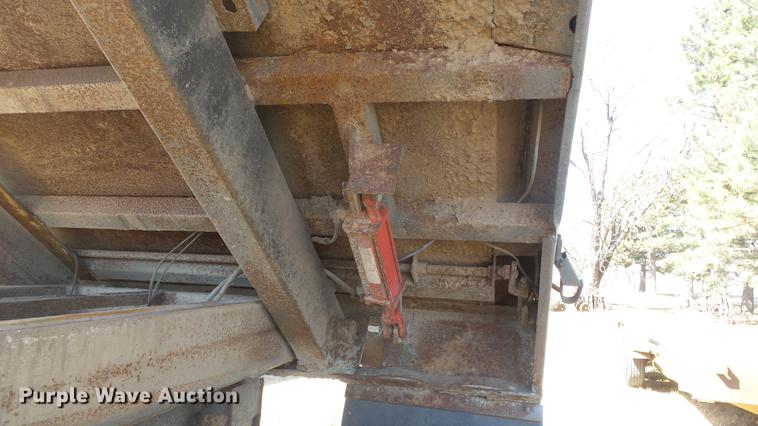 image for item DC0707 1993 Hilbilt end dump trailer